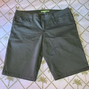 YMI wannabettabutt Bermuda shorts